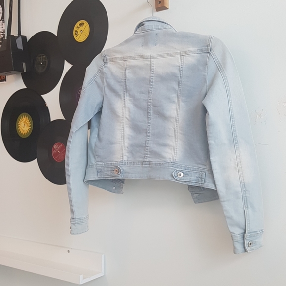 Cropped Jean Jacket - Picture 3 of 7